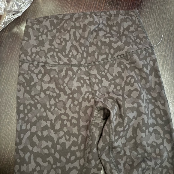 Lululemon 25” WUNDER TRAIN LEGGINGS - Picture 1 of 4